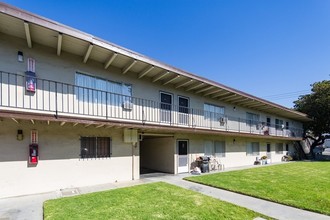 Clayburn Apartments in San Jose, CA - Building Photo - Building Photo