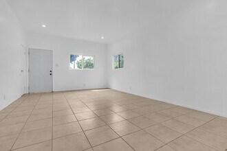 915 E 91st St in Los Angeles, CA - Building Photo - Building Photo