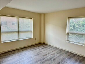 175 Cottage St, Unit 309 in Chelsea, MA - Foto de edificio - Building Photo