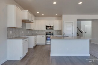 1733 S Seagrass Ave in Meridian, ID - Foto de edificio - Building Photo