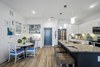 Seaview Apartments at Santa Rosa Beach in Santa Rosa Beach, FL - Foto de edificio - Building Photo