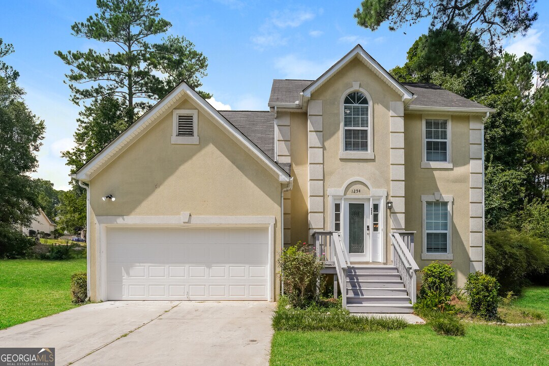 1254 Huntington Pl Cir in Lithonia, GA - Foto de edificio