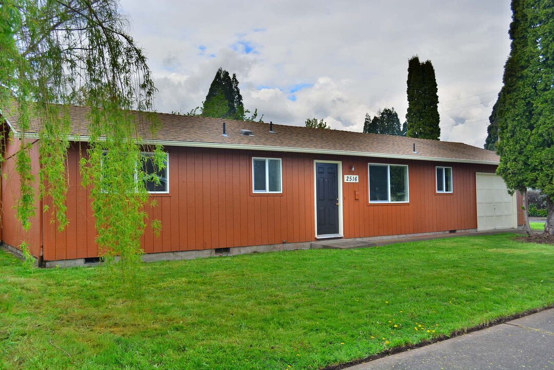 2516 SE Ryan St in Corvallis, OR - Building Photo