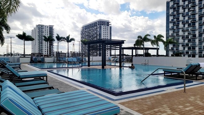 5350 NW 84th Ave in Doral, FL - Building Photo - Building Photo