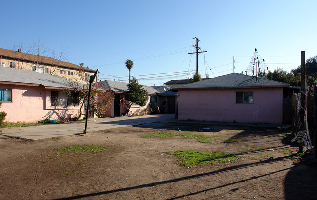 11150 S Inglewood Ave in Inglewood, CA - Building Photo - Building Photo