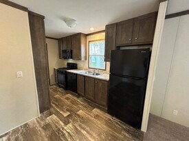 127 Texas in Belleville, MI - Building Photo