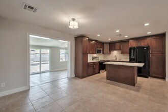 924 E Wesleyan Dr in Tempe, AZ - Building Photo - Building Photo