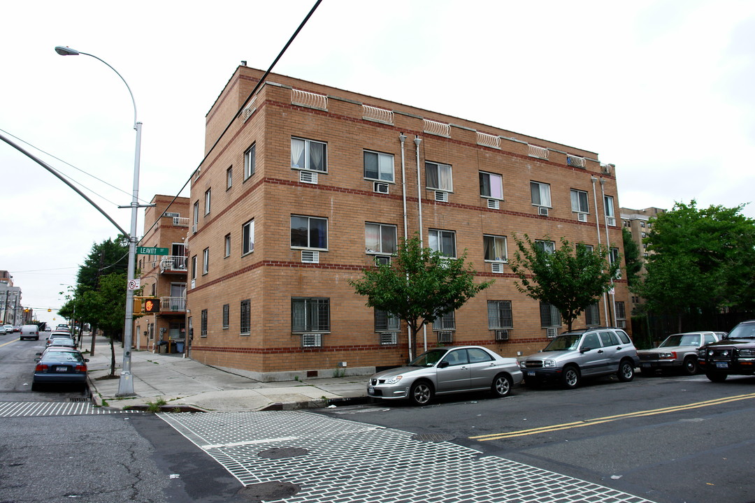 3470 Leavitt St in Flushing, NY - Building Photo