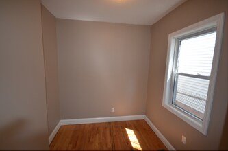 12 Cheever Ct, Unit 1 in Boston, MA - Foto de edificio - Building Photo