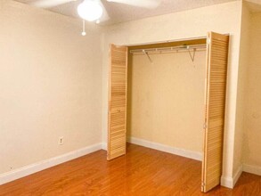 941 W Maple St in North Lauderdale, FL - Foto de edificio - Building Photo