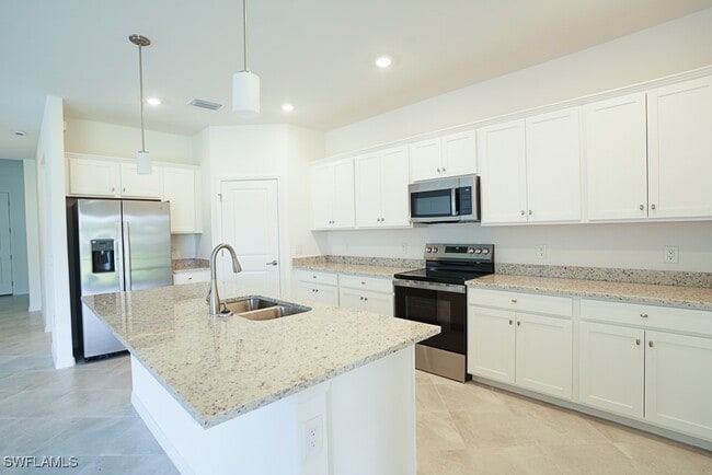 14984 Palamos Cir in Ft. Myers, FL - Building Photo - Building Photo