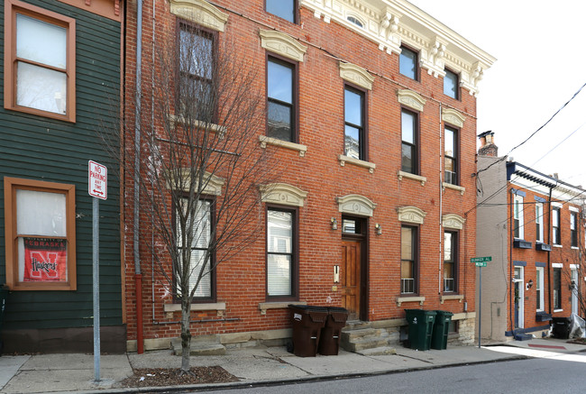 337 Milton St in Cincinnati, OH - Foto de edificio - Building Photo