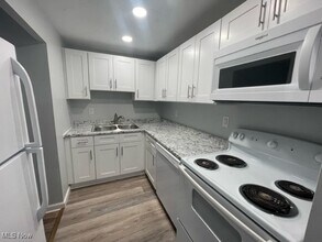 1935 Brookside Dr in Wooster, OH - Building Photo - Building Photo