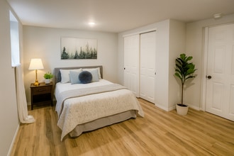 4551 4th Ave NE, Unit Basement unit in Seattle, WA - Building Photo - Building Photo