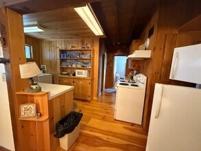 211 Lake Ave in Sunapee, NH - Building Photo - Building Photo