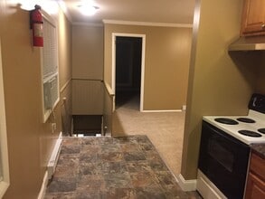 3558 Marion Avenue, Unit Apartment C in Finleyville, PA - Foto de edificio - Building Photo