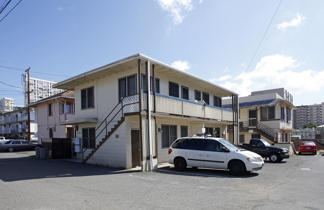 1125 A Hassinger St in Honolulu, HI - Building Photo