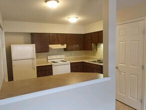 912 N Walnut Ave in Republic, MO - Building Photo - Building Photo