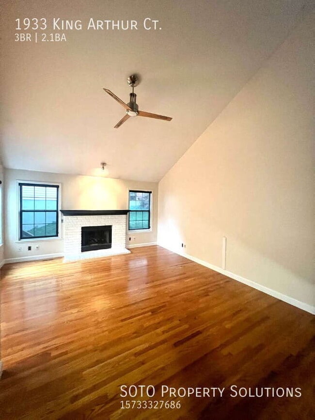 1933 King Arthur Ct in St. Louis, MO - Building Photo - Building Photo