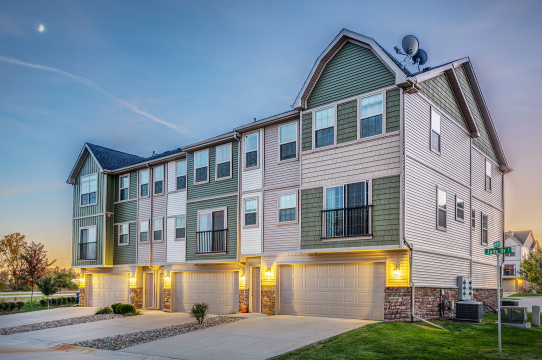 Village at Maple Bend Townhomes in West Des Moines, IA - Building Photo