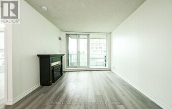 33 Elm Dr W in Mississauga, ON - Building Photo - Building Photo