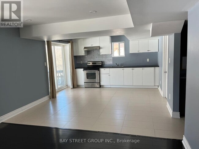 8 Dovetail Dr in Richmond Hill, ON - Building Photo - Building Photo