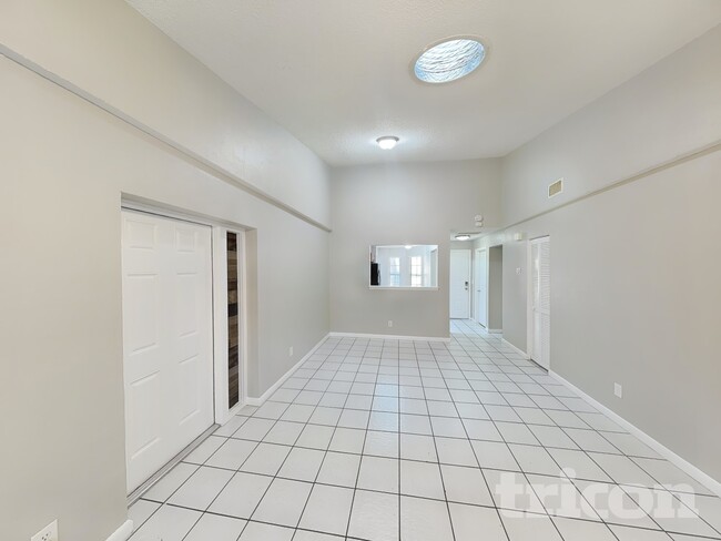 835 Stonybrook Cir in Port Orange, FL - Foto de edificio - Building Photo