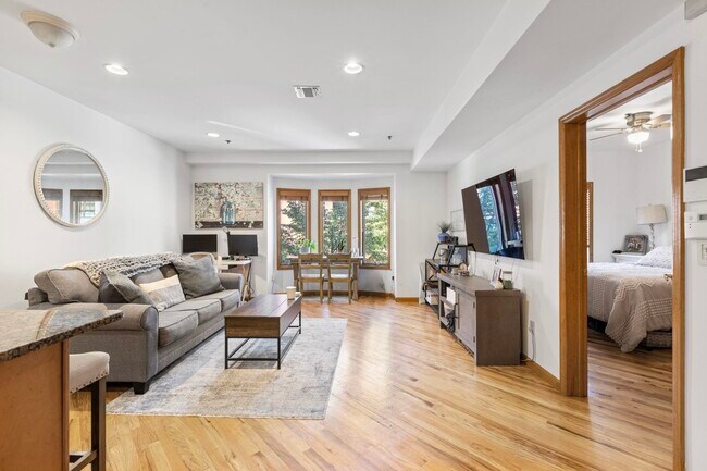 319 Grand St in Hoboken, NJ - Building Photo - Building Photo