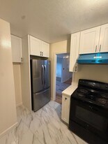 4 Brook Rd in Salem, NH - Building Photo