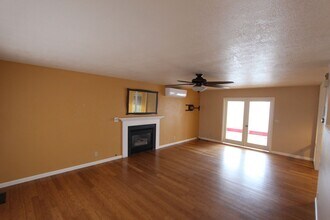 1090 W Lava Ln in Flagstaff, AZ - Building Photo - Building Photo