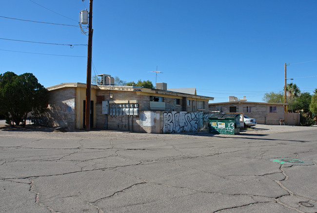 5650 S Leslie Ave in Tucson, AZ - Foto de edificio - Building Photo