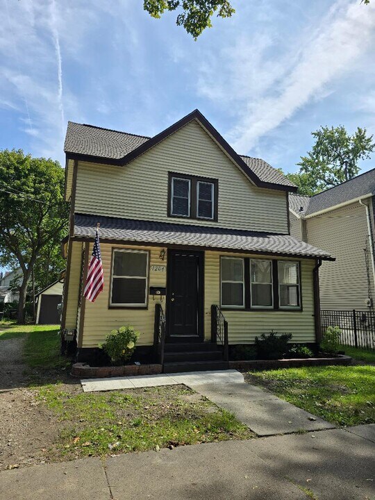 1204 N Church St in Kalamazoo, MI - Building Photo