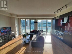 300 Front St W in Toronto, ON - Building Photo - Building Photo