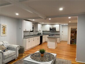 42 Dixon St in Newport, RI - Building Photo - Building Photo