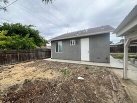119 Pereira Ave in Tracy, CA - Building Photo