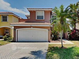 3994 Crescent Creek Dr in Coconut Creek, FL - Building Photo