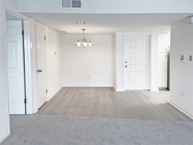 2816 S Bartell Dr photo'