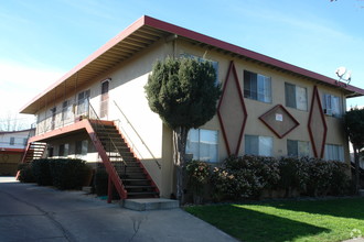 1131 Roewill Dr in San Jose, CA - Foto de edificio - Building Photo