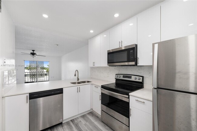 16750 NE 10th Ave in North Miami Beach, FL - Building Photo - Building Photo