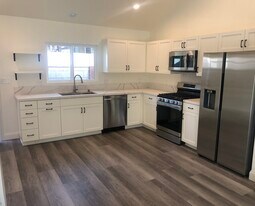 7911 Glade Ave in Canoga Park, CA - Building Photo