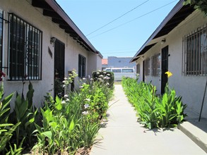 10953 S Vermont Ave in Los Angeles, CA - Building Photo - Building Photo