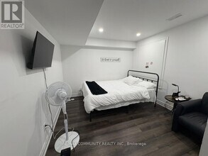 69 St Hubert Dr in Brampton, ON - Building Photo - Building Photo