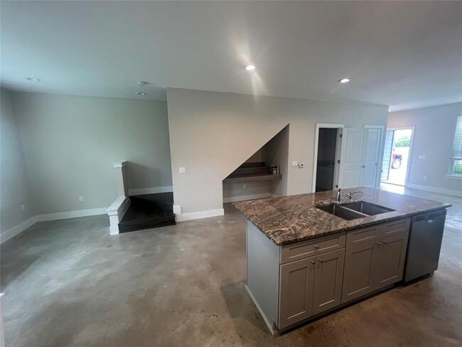813 Northington St in Burnet, TX - Building Photo - Building Photo