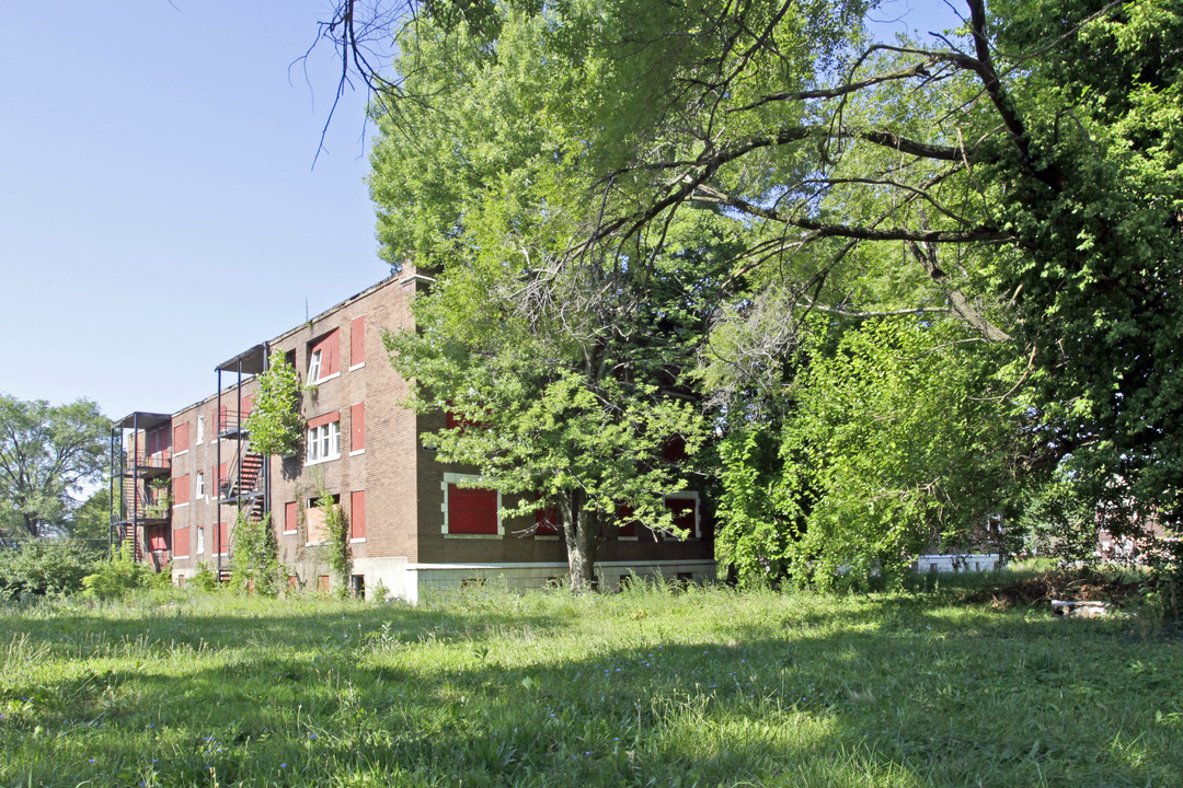 5882 Cabanne Ave in St. Louis, MO - Foto de edificio