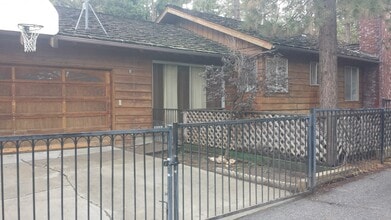 345 W Aeroplane Blvd in Big Bear, CA - Building Photo - Building Photo