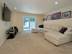 1317 NW Mayfield Rd, Unit Luxury Lower-Level Suite in Portland, OR - Building Photo