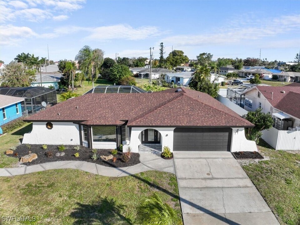 4135 Coronado Pkwy in Cape Coral, FL - Foto de edificio