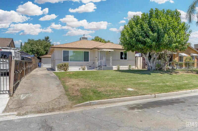1018 Chester Pl in Bakersfield, CA - Building Photo