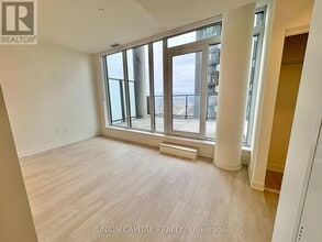 1 Quarrington Lane in North York, ON - Building Photo - Building Photo