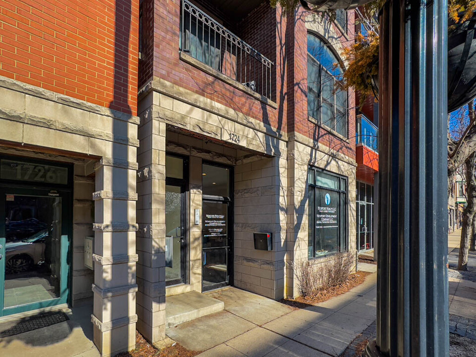 1724 W Belmont Ave in Chicago, IL - Building Photo